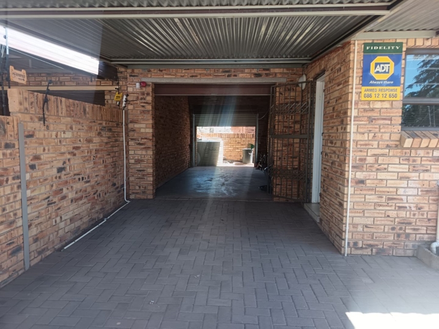 3 Bedroom Property for Sale in Riviera Northern Cape